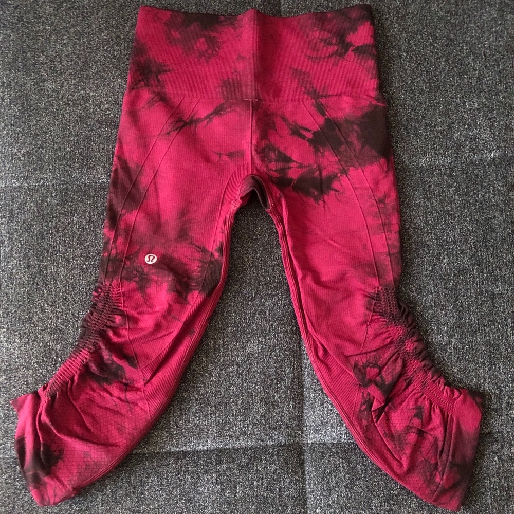 Lulu Lemon Epp & Flow Crop- Tie Dye Red/black